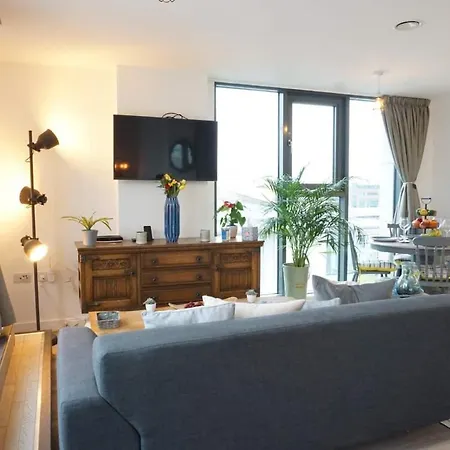 City Centre Penthouse - Terrace & Balcony Bristol