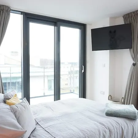 City Centre Penthouse - Terrace & Balcony * Bristol