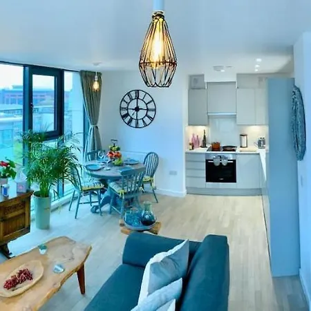 City Centre Penthouse - Terrace & Balcony Apartment *